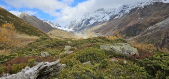 Herbst im Lötschental im Hintergrund die Lötschenlücke