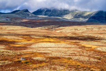 Herbstzauber in den Rondane-Bergen: Ein Rückzugsort im goldenen Licht