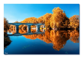 Le vieux pont sur la Vienne à Confolens (France)